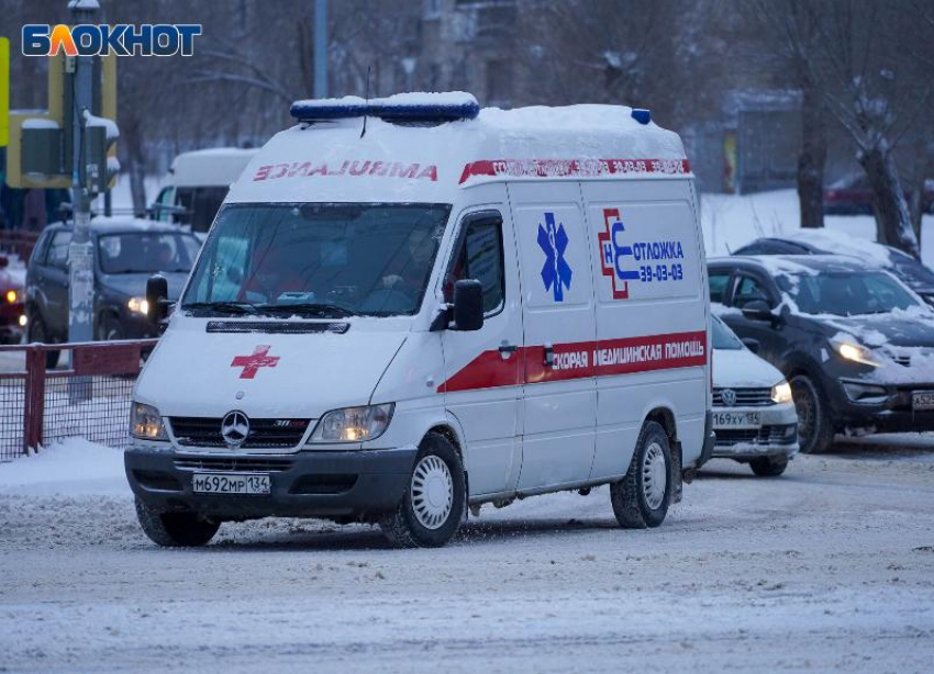 Попавшую под машину трёхлетнюю малышку спасают нейрохирурги в Волгограде