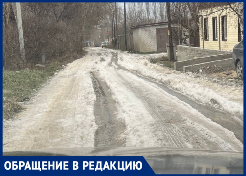 Зловонная снежная каша появилась на севере Волгограда