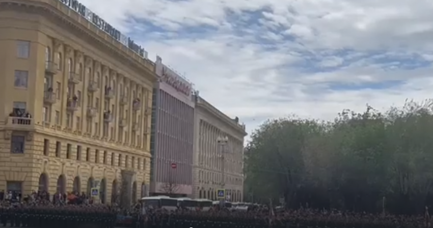 Волгоградцев напугали артиллерийские выстрелы в центре города 