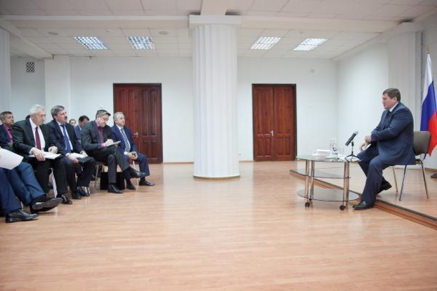 Губернатор Волгоградской области призвал чиновников бороться с коррупцией 