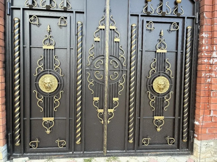 Стыдный секрет трёхэтажного особняка и дорогого внедорожника раскрыли в Волгограде