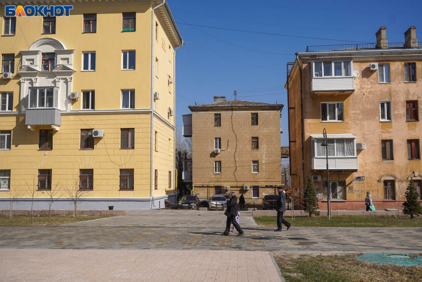 «Денег хотят, аж кушать не могут»: срочно завершить отопительный сезон в аномально теплый апрель требуют в Волгограде