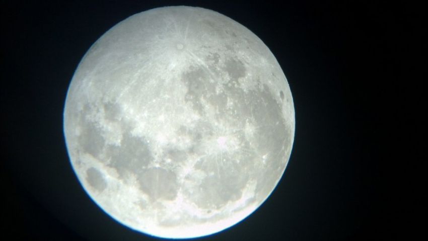 Соцсети Волгограда взорвали фото «супер» Луны