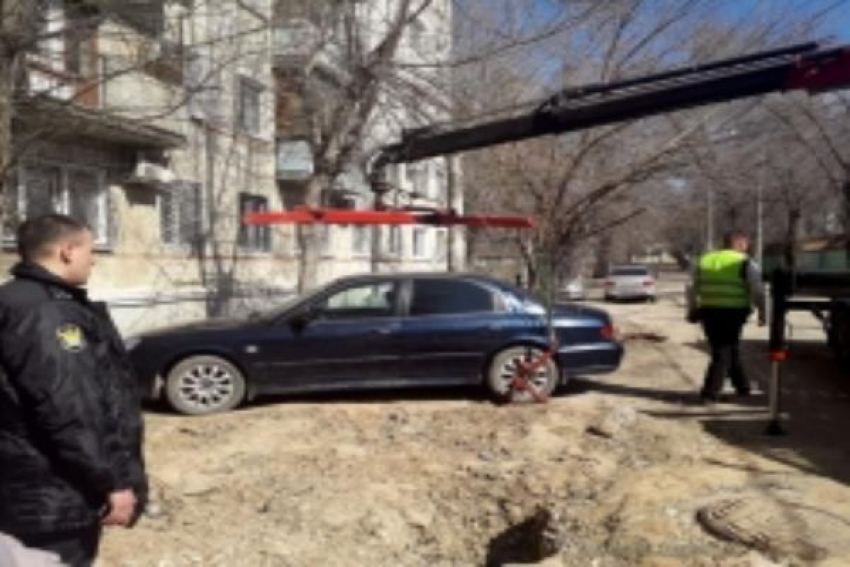 В Волгограде у автомобилиста забрали иномарку за долги прежнего владельца