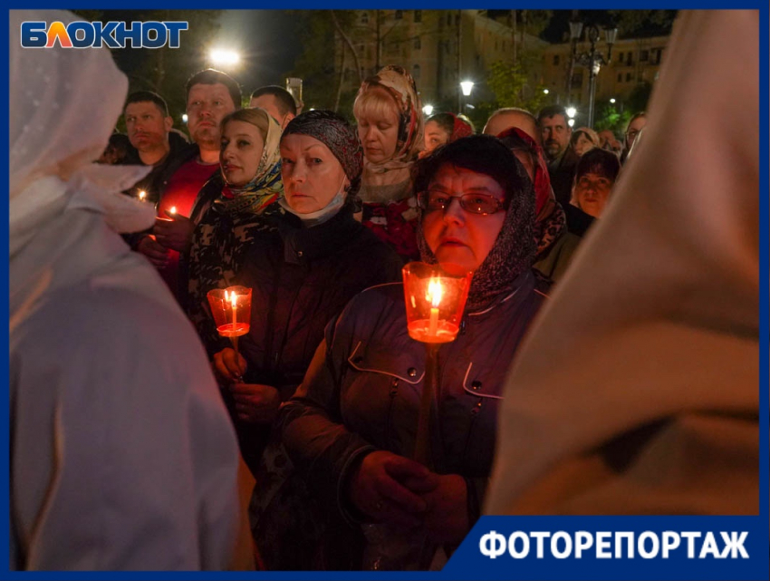 Волгоградцы 4,5 часа встречали праздник светлой Пасхи: ночная служба в храме Невского