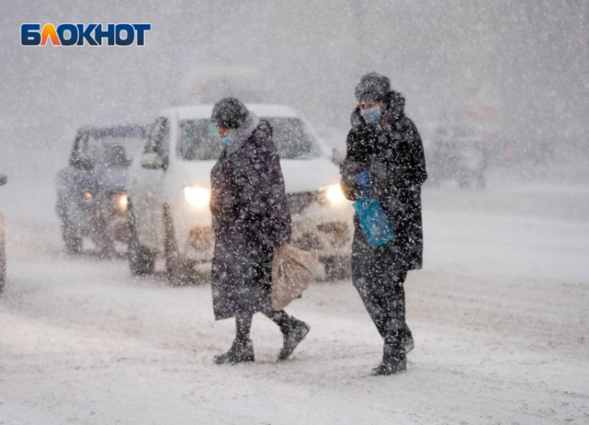 Экстренное предупреждение из-за гололедицы и сильного снега выдали в Волгограде