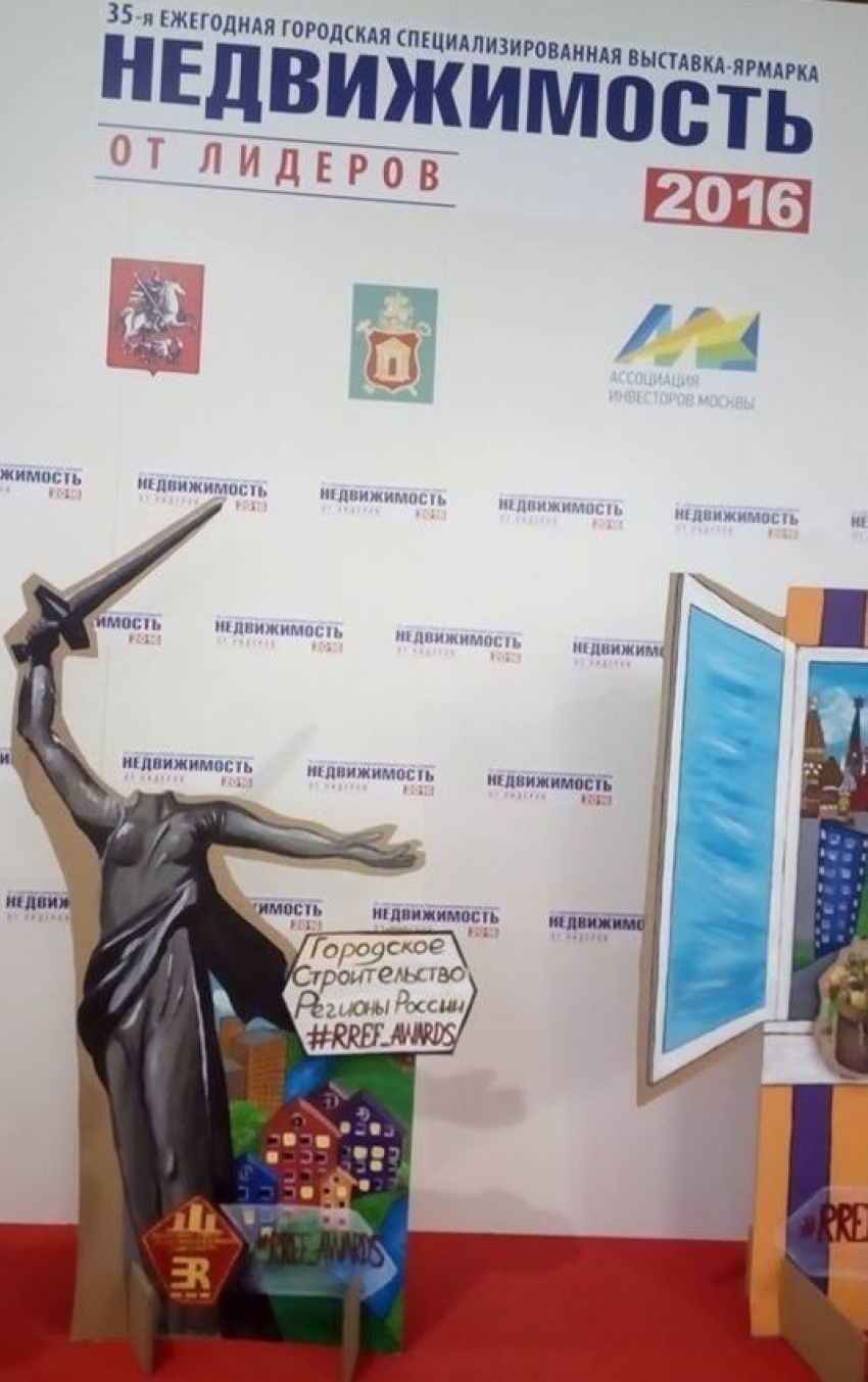 В Москве на строительной выставке обезглавили «Родину-мать"