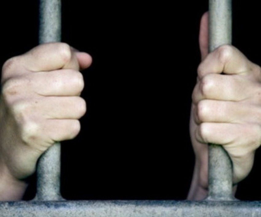 Волгоградец порезал старшую сестру на глазах участкового 