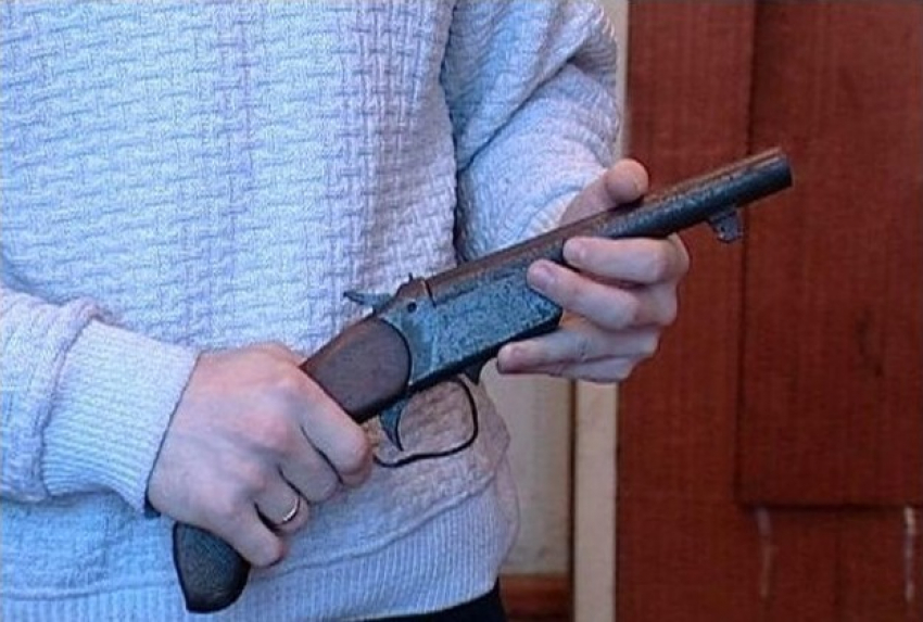 Безработный житель Волгограда  хранил оружие во дворе собственного дома