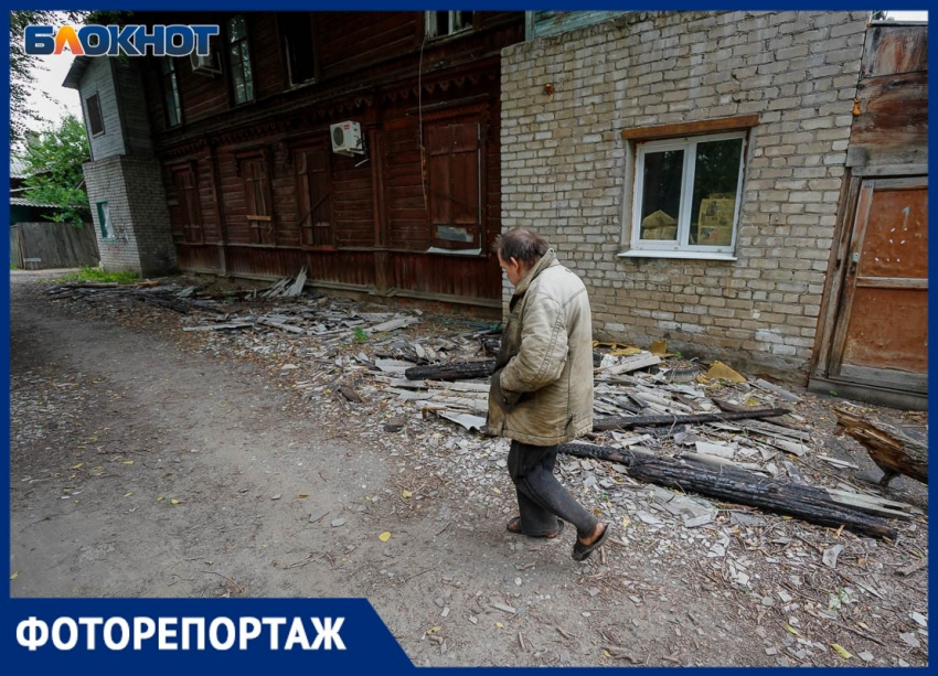 Кони на втором этаже и туалет на улице: как живут в разрушаемых 159-летних домах Волгограда