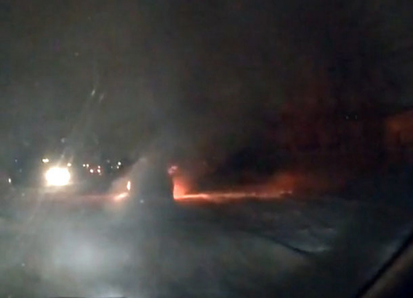 Пылающий Ford Escort попал на видео в Волгограде