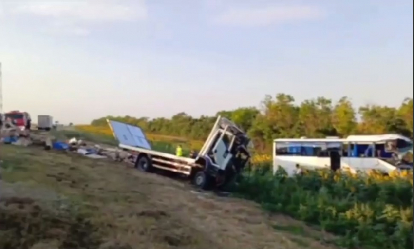 Порно видео На скрытую камеру в автобусе. Смотреть видео На скрытую камеру в автобусе онлайн