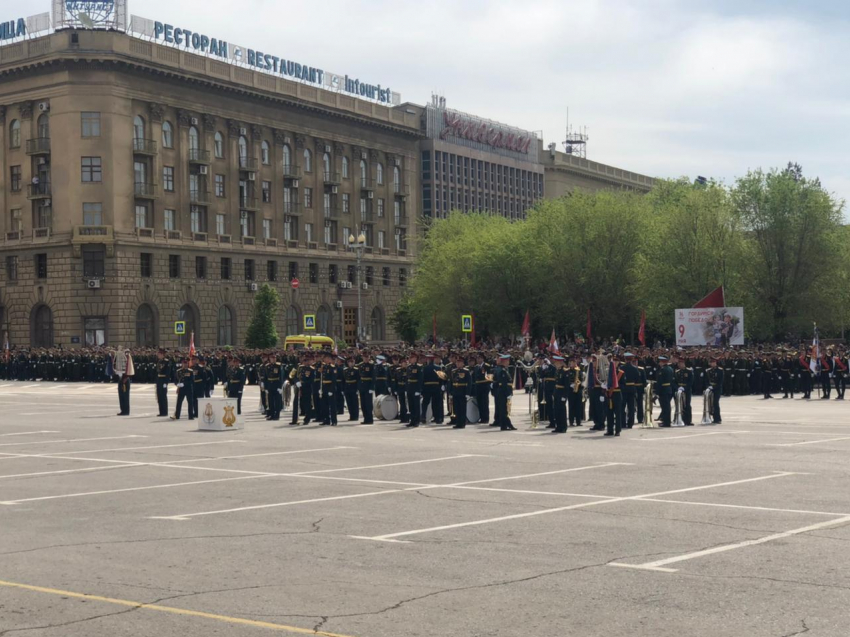 В Волгограде показали парад Победы глазами губернатора