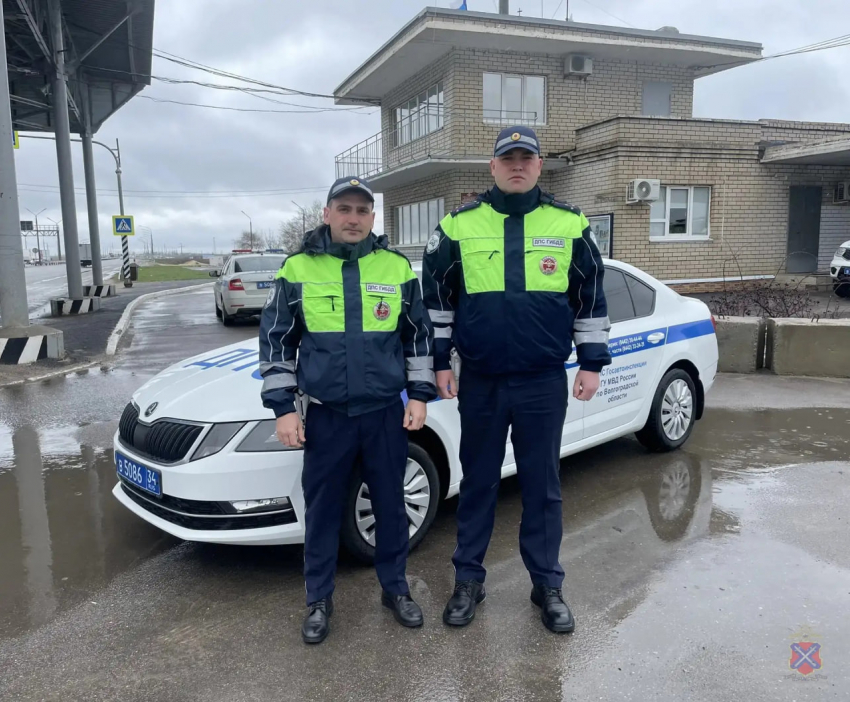 Полицейские помогли со стремительными родами на волгоградской трассе