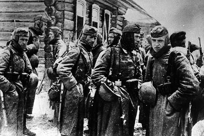 18 января 1943 года – в Сталинграде враг, захваченный в кольцо, оказывает отчаянное сопротивление