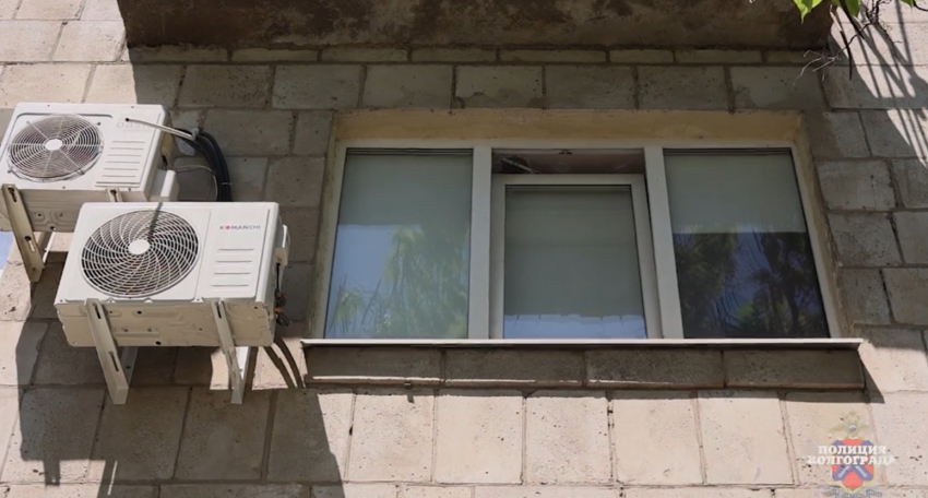 Трехлетний ребенок вывалился из окна на севере Волгограда