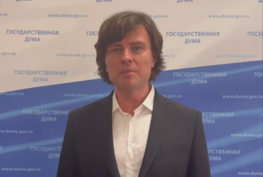 Прохор Шаляпиг в Госдуме предложил сократить рабочую неделю и ввести тройную зарплату 