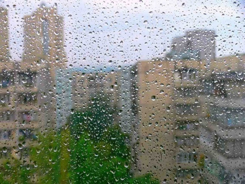 На Волгоград обрушился дождь, и похолодало до +17 градусов 