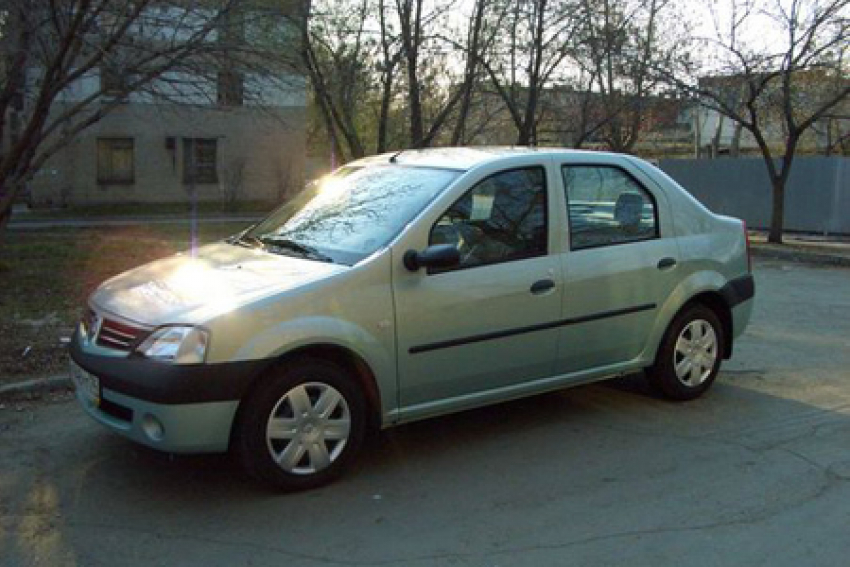 Двое волжан расстреляли Renault Logan ранним утром