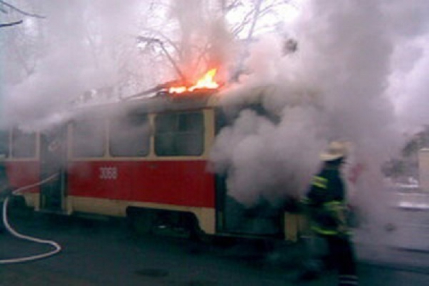 В Волжском в ДЕПО горел трамвай из-за короткого замыкания