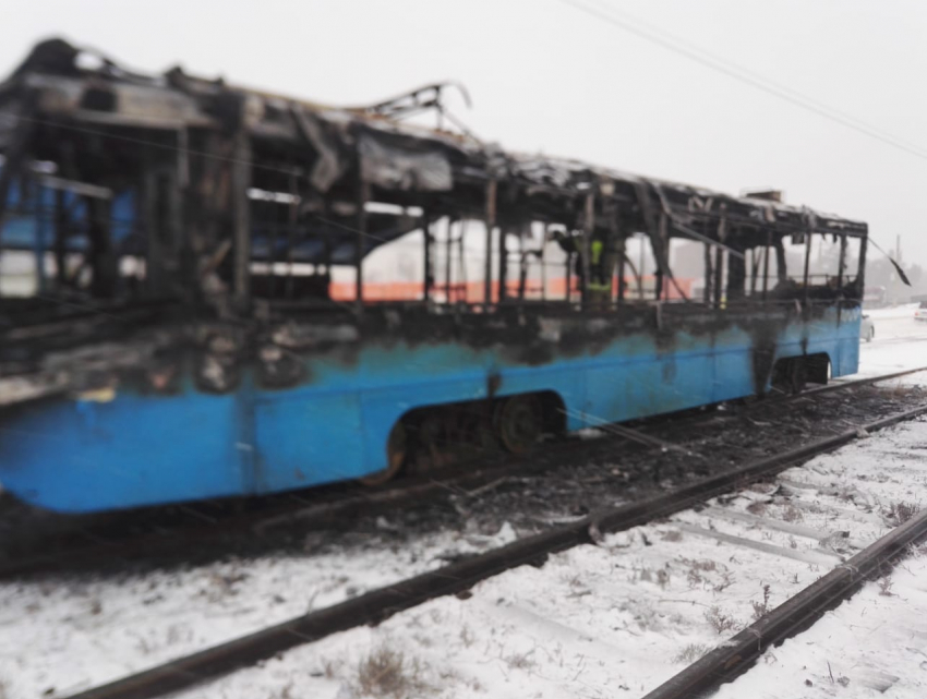 Трамвай с пассажирами загорелся в Волжском