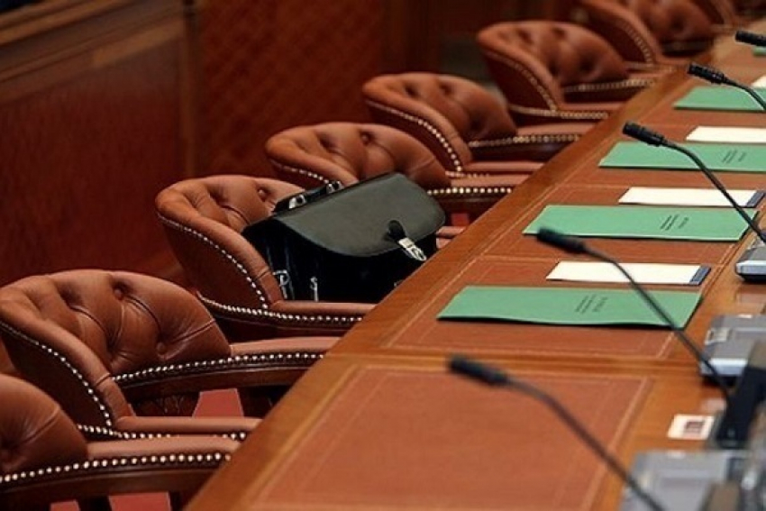 Депутатское кресло Лихачева будет вакантным до сентября