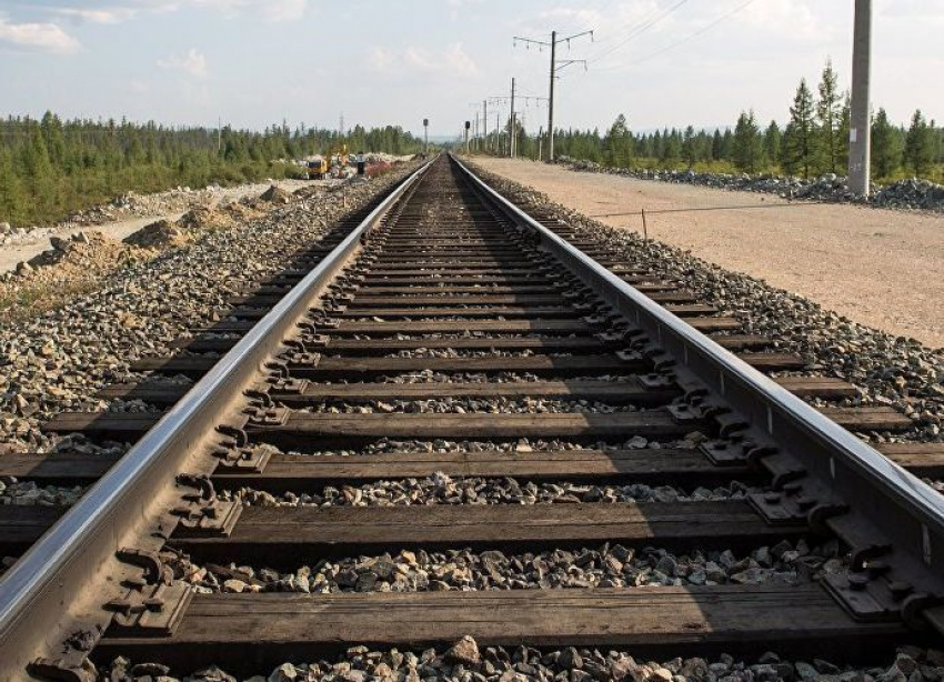Труп женщины без обуви обнаружен у железной дороги под Урюпинском