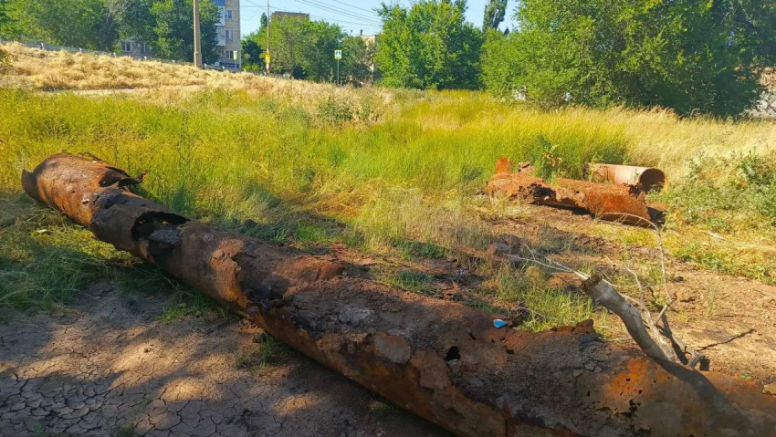 Страшное гнилье достали с места трубопровода в Волгограде