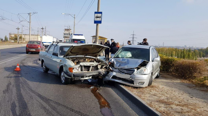 Водитель «Волги» погиб на месте в ДТП с пятью машинами на мосту через Волжскую ГЭС
