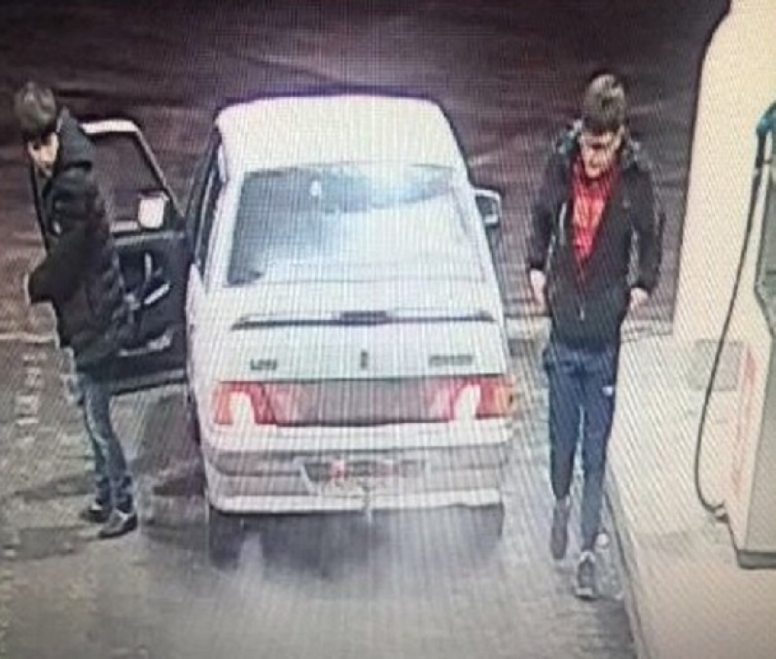 Волгоградцы случайно узнали на фото угонщиков авто и сдали их в полицию