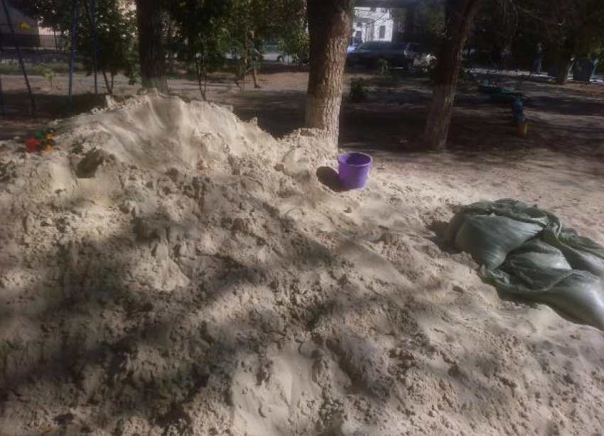 Волгоградцы в соцсетях пристыдили похитителя песка из песочницы