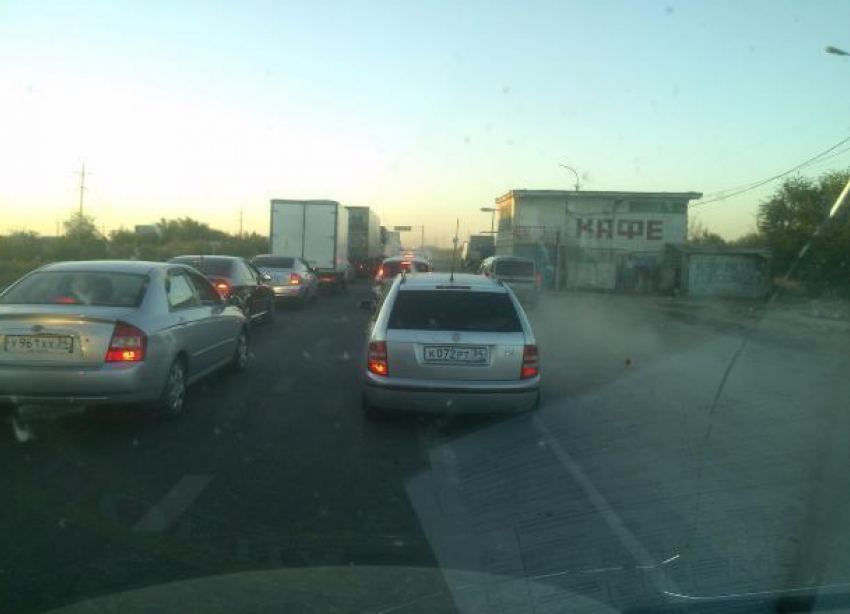 Пробка из дачников закрыла выезды из Волгограда на Саратов