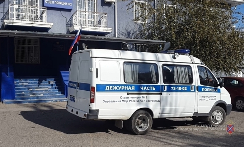 Под Волгоградом мужчины в медицинских масках и перчатках попытались ограбить фермера