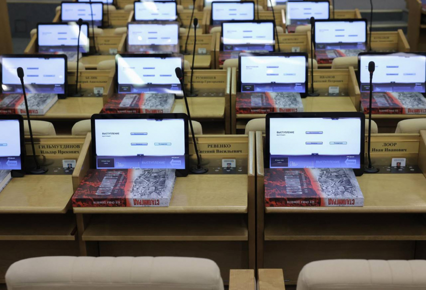 Книга о Сталинграде довела до скандала в Госдуме: посчитали все картинки