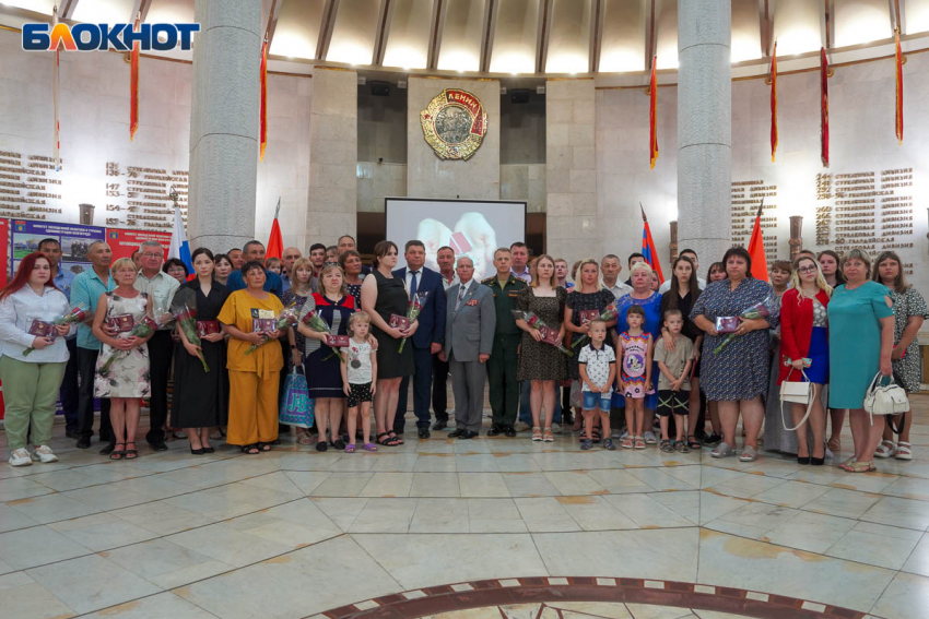 В Волгограде передали ордена Мужества родным погибших на Украине