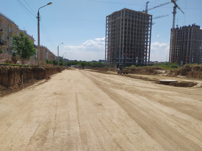 В Волгограде начали строить семьсот метров дороги за полмиллиарда 