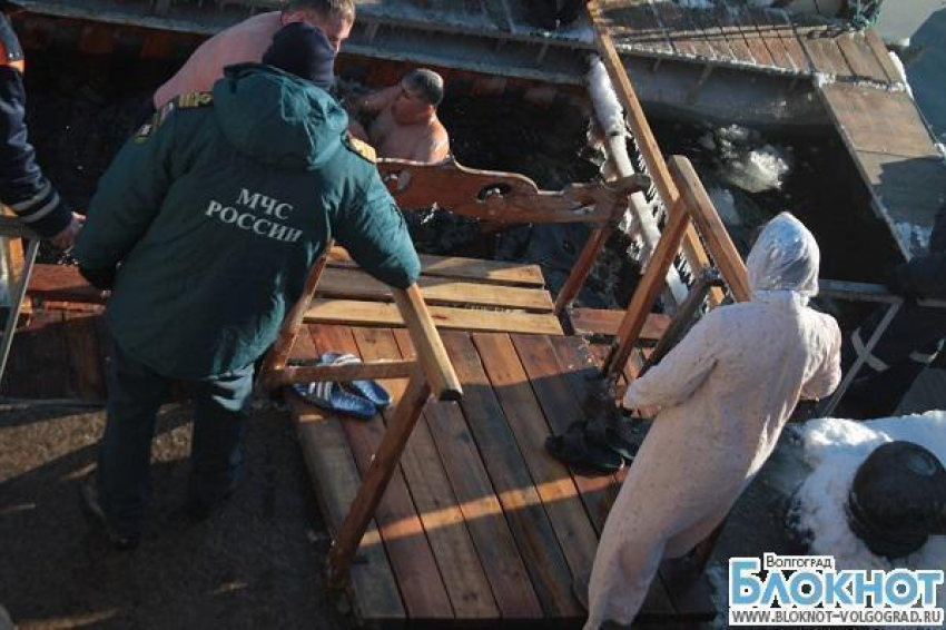 Волгоградцы окунулись в крещенскую воду