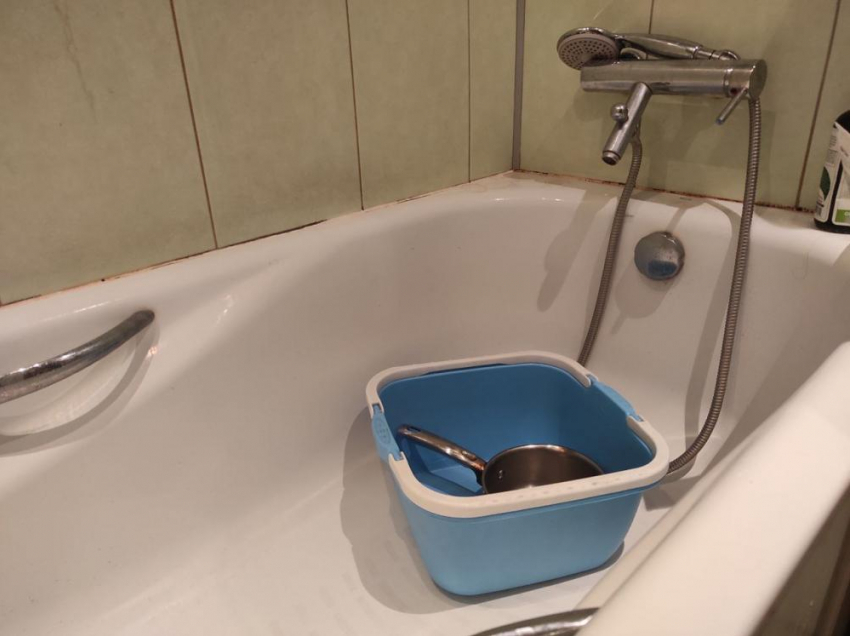 Замерзающих волгоградцев оставили без горячей воды 