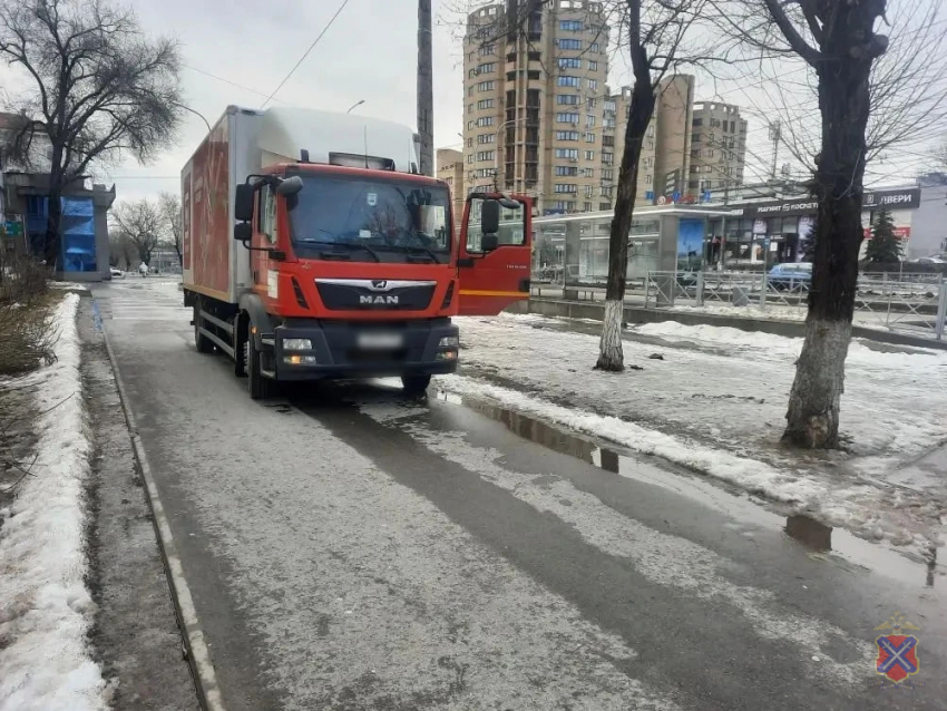 Мужчину сбил насмерть грузовик в центре Волгограда