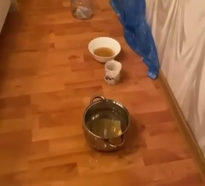 Дождем залило квартиры после пропажи крыши в многоэтажке Волгограда 