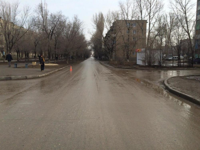 На юге Волгограда водитель «Волги» сбил пенсионерку 