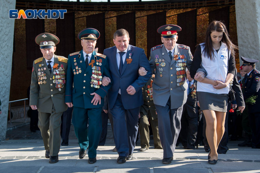 Волгоградский губернатор выгнал чиновников на работу в майские праздники