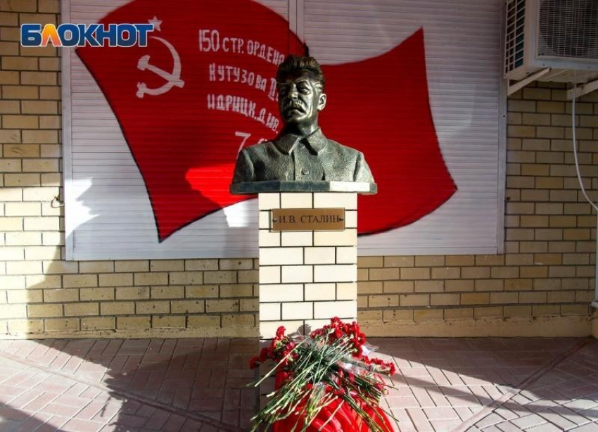 Бывший вице – мэр Волгограда начал собирать подписи за снос памятника Герою Советского Союза