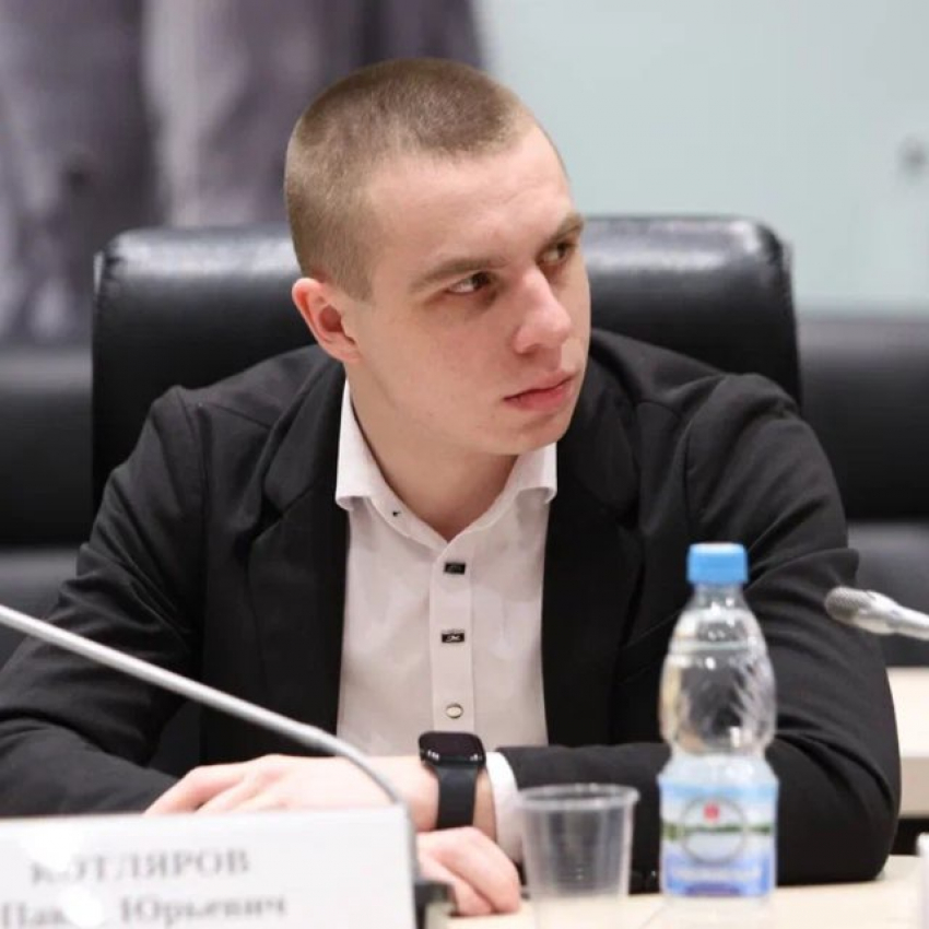 Руководитель «Молодого десанта» Павел Котляров поздравляет с новым 2026 годом 