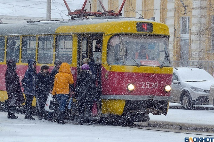 Многокилометровая пробка сковала движение на Нулевой Продольной в Волгограде