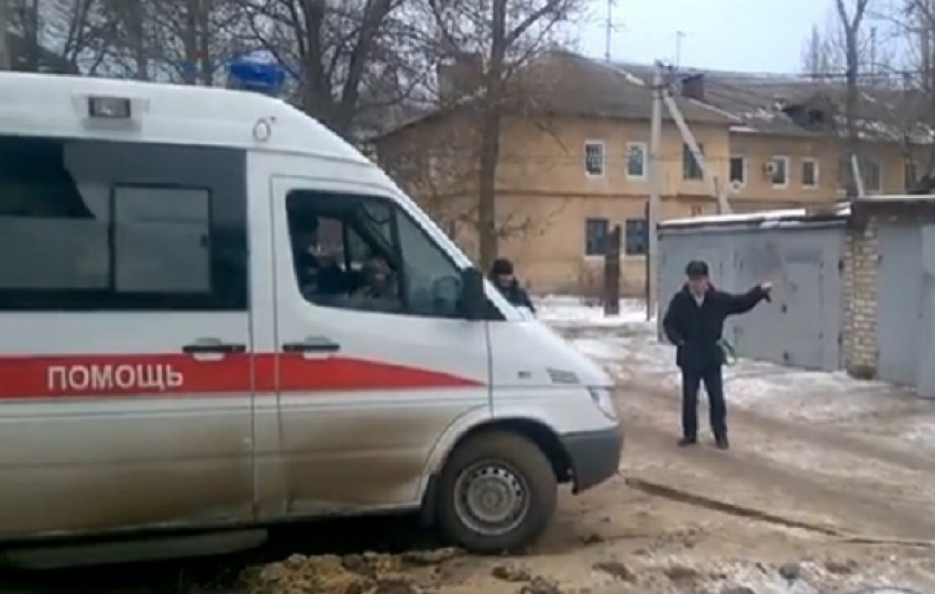 Маршрутчик в Волгограде спас бригаду скорой помощи 