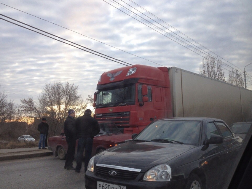 В Волгограде авария возле поста ДПС парализовала движение