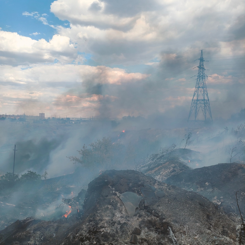 "Были в кольце, окружённые огнем со всех сторон": жители волгоградского СНТ о крупном пожаре