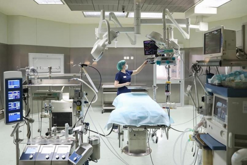 Волгоградские нейрохирурги провели уникальную операцию и спасли многодетную мать
