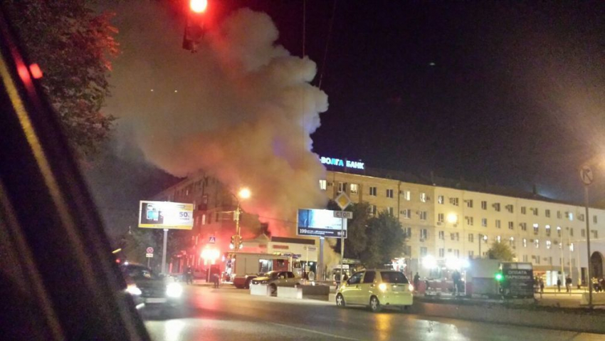 На привокзальной площади в Волгограде сгорела билетная касса